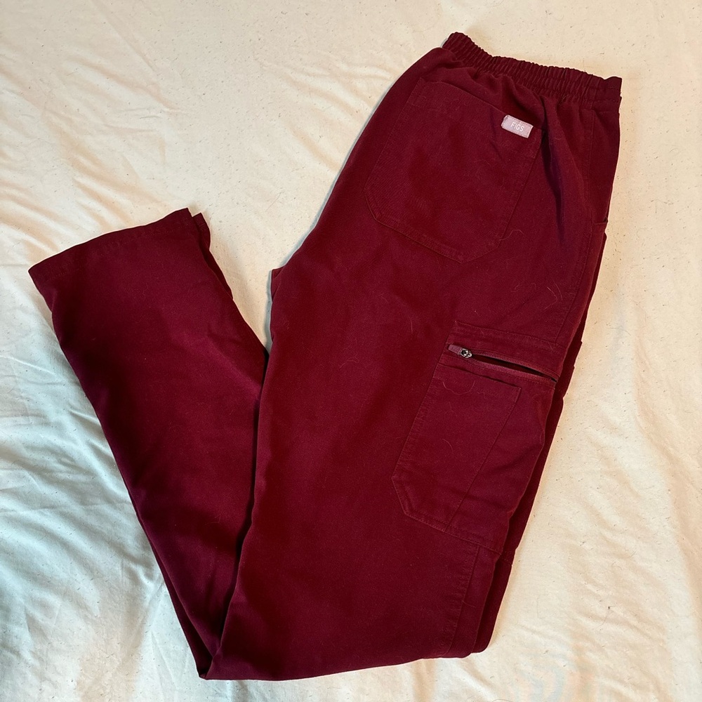 Figs yola high waisted 2.0 maroon scrub pants